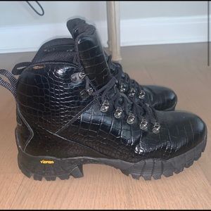 1017 ALYX 9SM HIKING BOOT